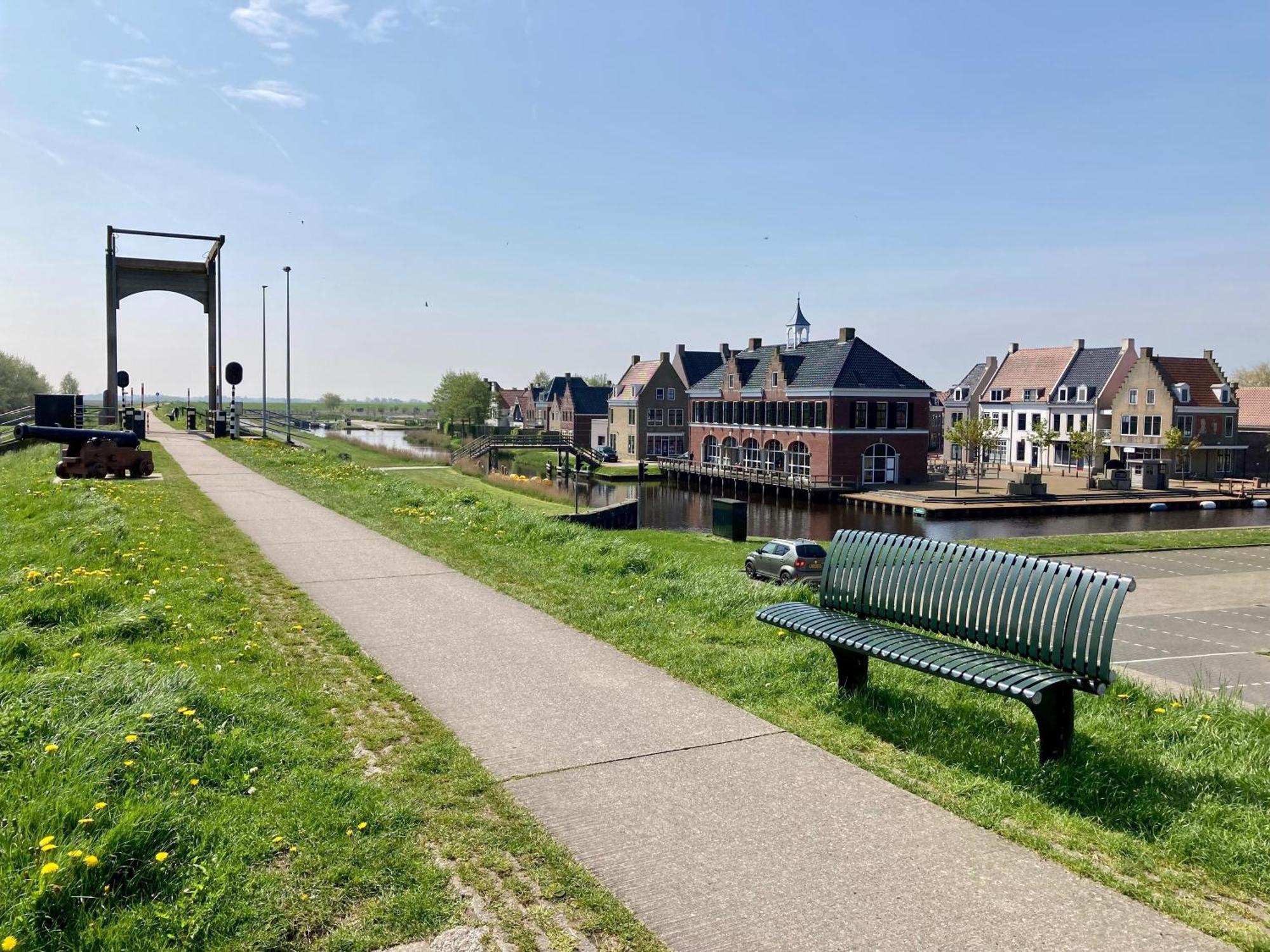 Sonnenhaus 6 Pers House With Sunny Terrace At A Typical Dutch Canal & By Lauwersmeer Lake. Anjum 外观 照片